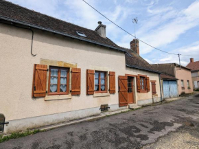 Maison de Bourg Rénovée avec Jardin et Salle de Jeux à Levroux - FR-1-591-204